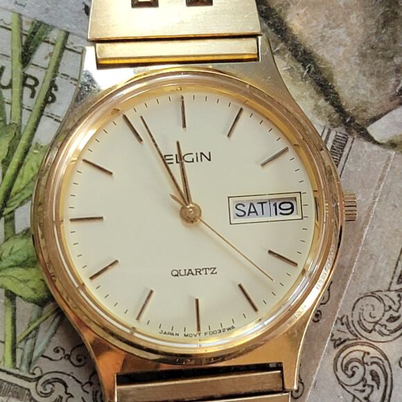 Vintage Watches Elgin Gold Tone Quartz Day Date Mens Dress Watch 1980s - Picture 5 of 10